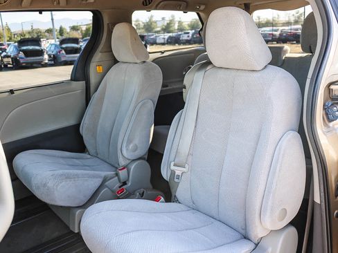 Used 2013 Toyota Sienna LE FWD image 19