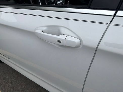 Used 2018 Chevrolet Impala LT FWD image 9