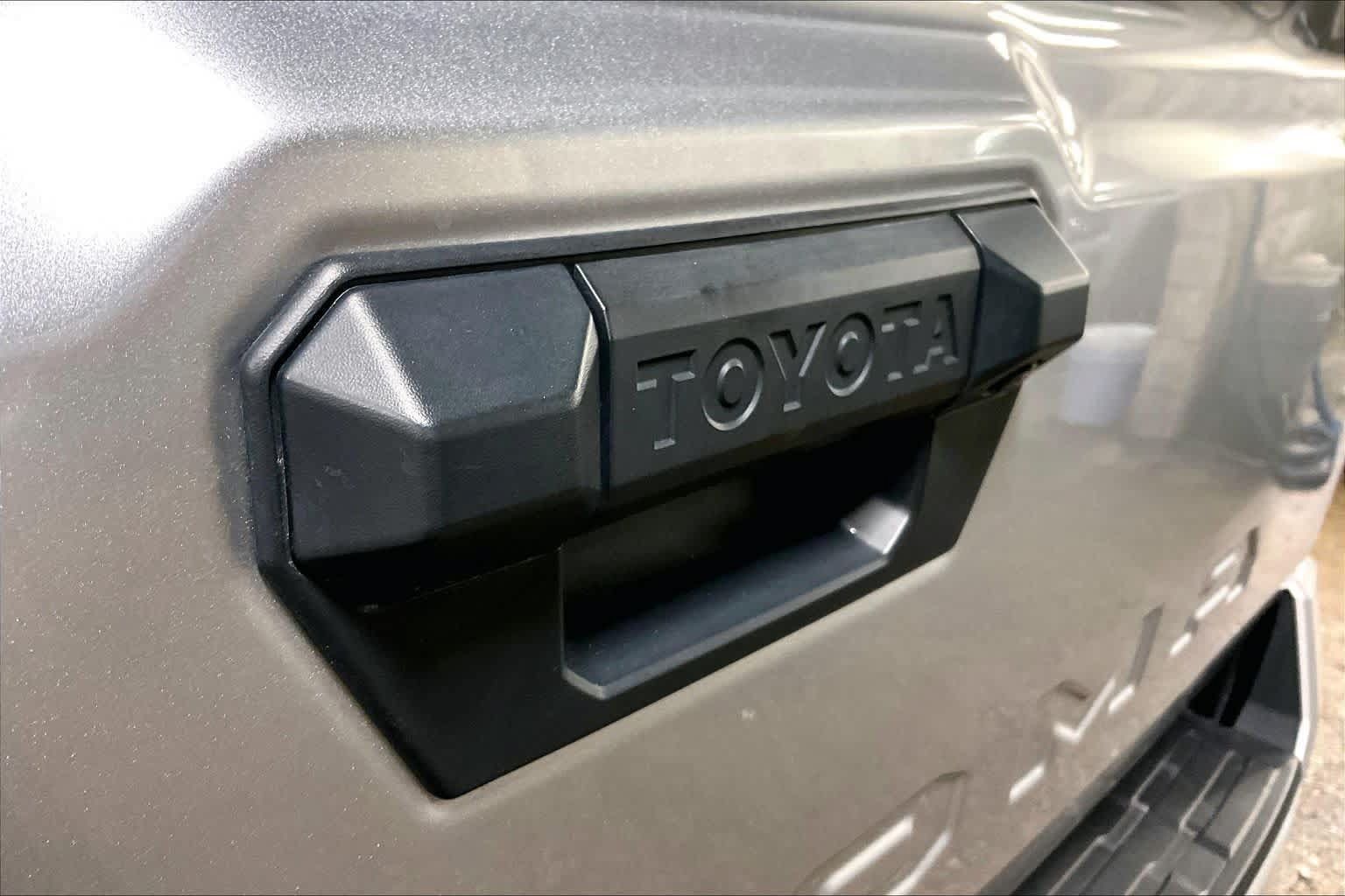 Certified 2025 Toyota Tacoma SR5 AWD/4WD image 29
