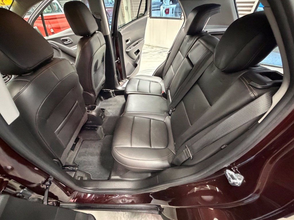 Used 2021 Chevrolet Trax LT w/ Premium Seat Package AWD/4WD image 47