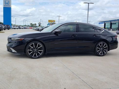Used 2023 Honda Accord Touring image 3