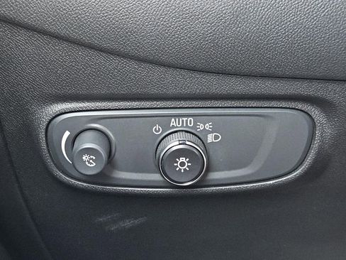 Used 2022 Chevrolet Equinox LS image 19