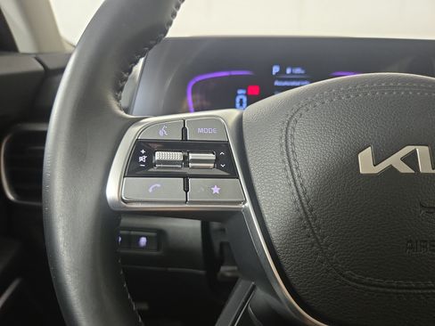 Used 2025 Kia Telluride S AWD/4WD image 16