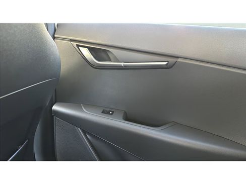 Used 2025 Kia Niro LX FWD image 16