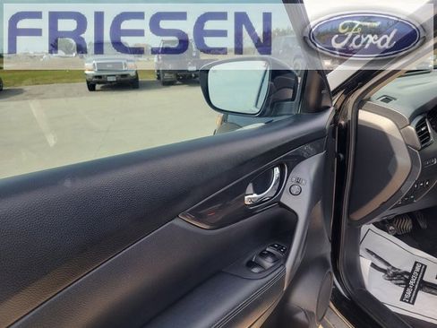 Used 2019 Nissan Rogue SV image 8