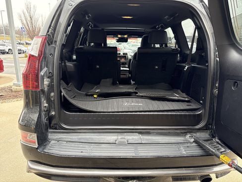 Used 2021 Lexus GX 460 Premium w/ Accessory Package image 22