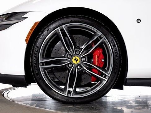 Certified 2025 Ferrari Roma Spider RWD image 18