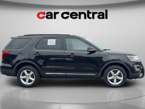 Used 2017 Ford Explorer XLT AWD/4WD image 6