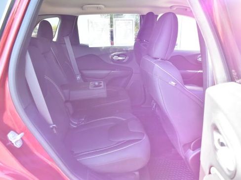 Used 2015 Jeep Cherokee Latitude w/ Cold Weather Group AWD/4WD image 40