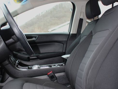 Used 2020 Ford Edge SE image 18