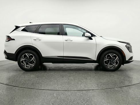 Used 2025 Kia Sportage LX image 11