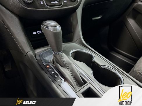 Used 2019 Chevrolet Equinox LT FWD image 18
