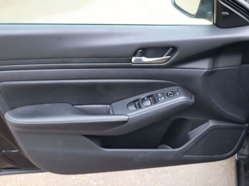 Used 2024 Nissan Altima 2.5 SV FWD image 19