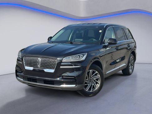 Used 2023 Lincoln Aviator AWD w/ Elements Package image 2