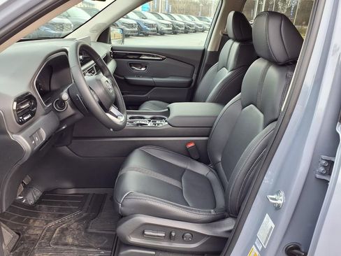 New 2025 Honda Pilot Touring image 12