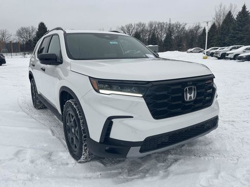 New 2025 Honda Pilot TrailSport image 2