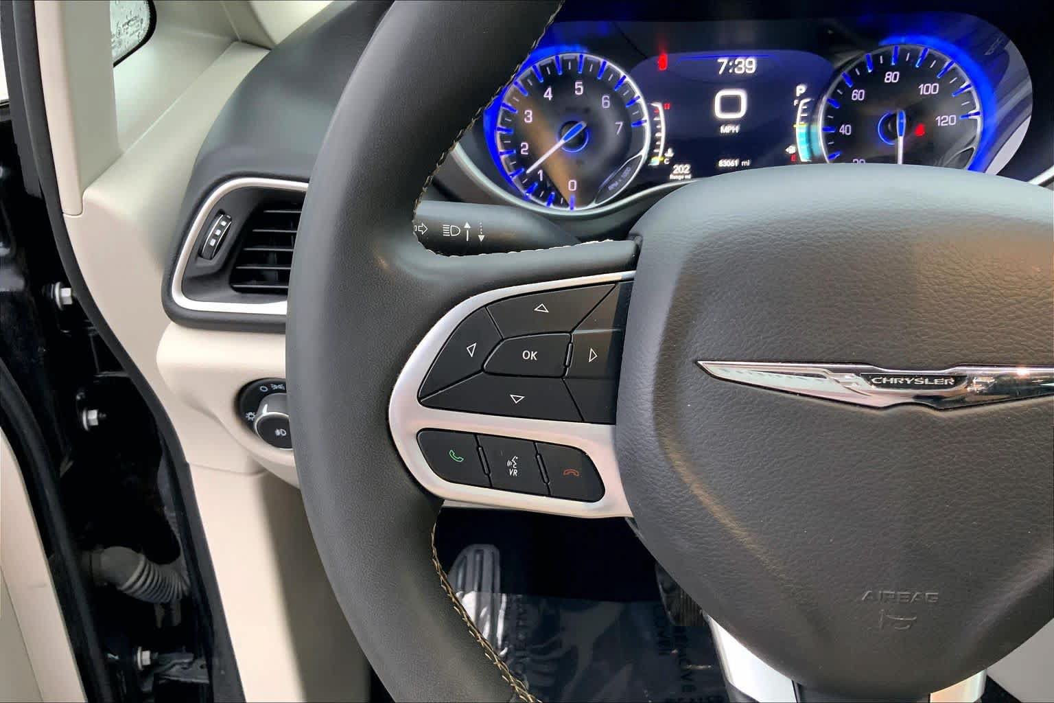 Used 2024 Chrysler Pacifica Touring-L FWD image 20
