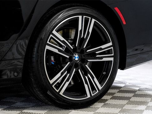 Used 2023 BMW 760i xDrive w/ Executive Package image 59