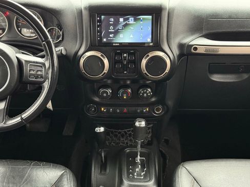 Used 2016 Jeep Wrangler Unlimited Sahara image 18