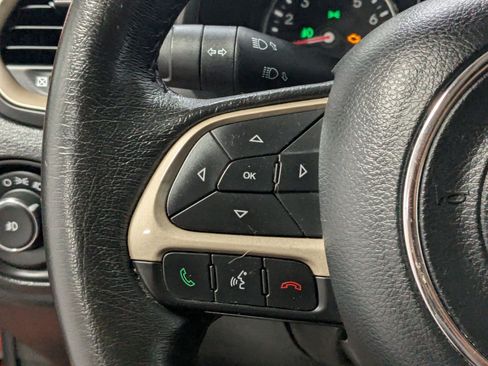 Used 2015 Jeep Renegade Latitude w/ Cold Weather Group II AWD/4WD image 15