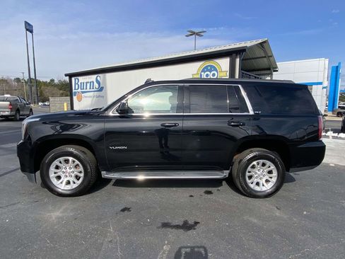 Used 2017 GMC Yukon SLT image 2