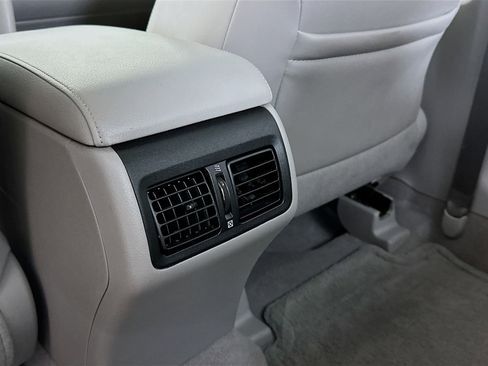 Used 2014 Toyota Camry XLE image 25