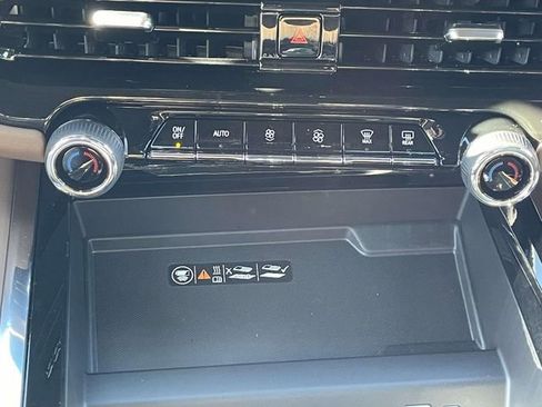 New 2026 Chevrolet Suburban High Country image 27