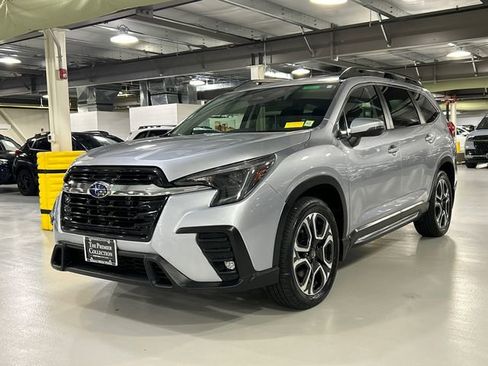 Used 2023 Subaru Ascent Limited AWD/4WD image 5