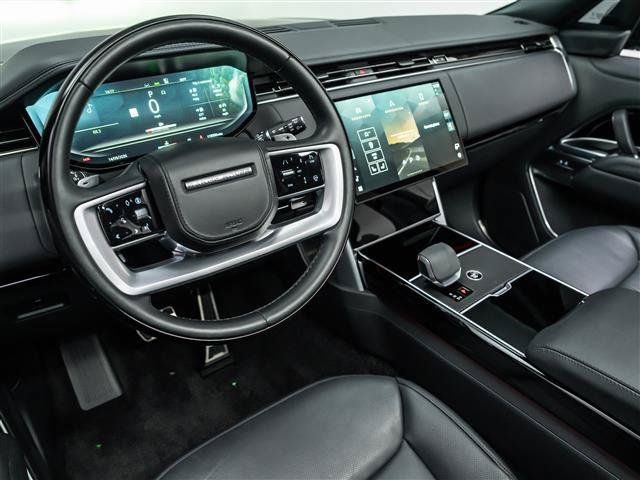 Used 2025 Land Rover Range Rover SE AWD/4WD image 16