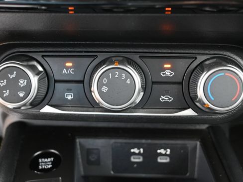 Used 2025 Nissan Kicks SV AWD/4WD image 26