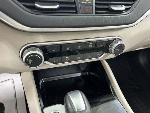 Used 2022 Nissan Altima 2.5 SV w/ SV Premium Package AWD/4WD image 16
