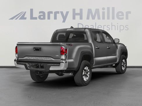 Used 2022 Toyota Tacoma TRD Off-Road w/ Technology Package image 3