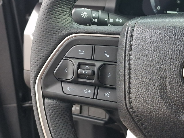 Used 2025 Toyota Tacoma TRD Sport AWD/4WD image 7
