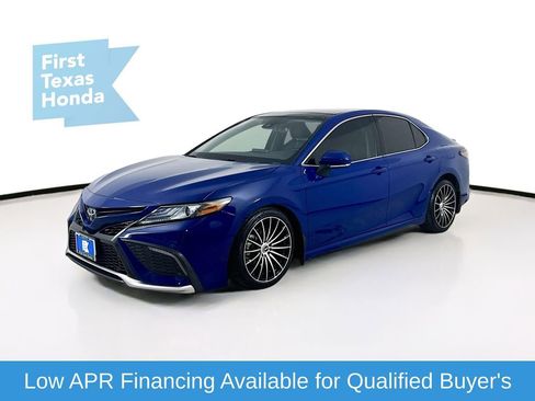 Used 2024 Toyota Camry XSE FWD image 3