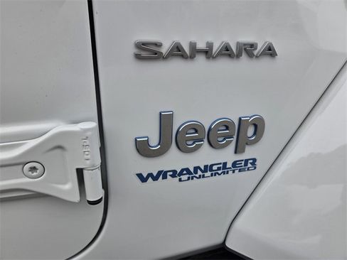 Used 2022 Jeep Wrangler Unlimited Sahara w/ Cold Weather Group image 24