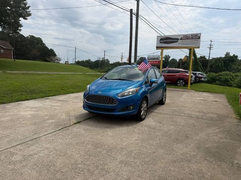 Used 2017 Ford Fiesta SE w/ Equipment Group 201A FWD image 2