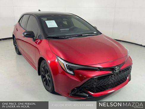 Used 2026 Toyota Corolla SE FWD image 3