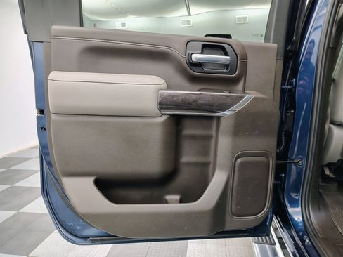 Used 2021 Chevrolet Silverado 2500 LTZ w/ LTZ Premium Package image 33