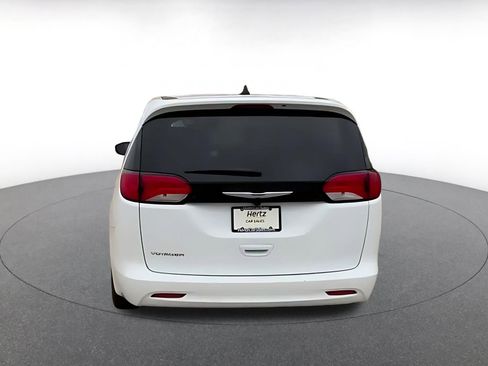 Used 2023 Chrysler Voyager LX image 12