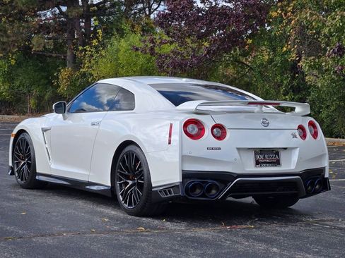 Used 2020 Nissan GT-R Premium image 3