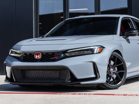 Used 2023 Honda Civic Type R image 3