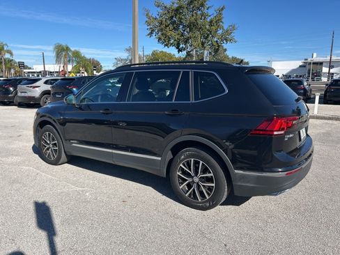 Used 2021 Volkswagen Tiguan SE w/ Panoramic Sunroof Package image 11