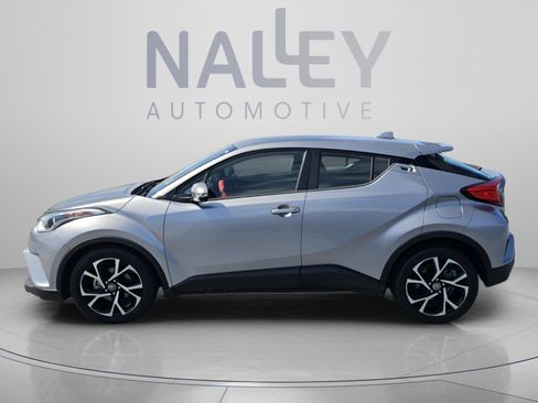 Used 2019 Toyota C-HR XLE FWD image 2