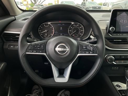 Used 2025 Nissan Altima 2.5 SV FWD image 27
