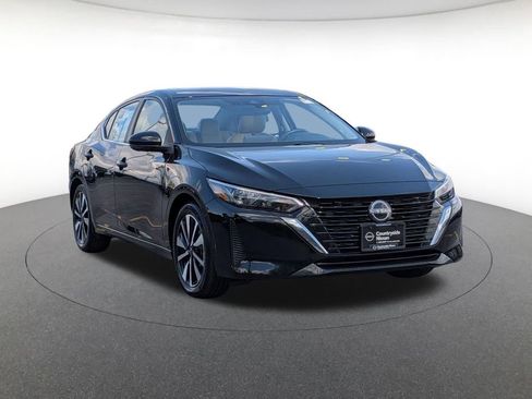 Used 2025 Nissan Sentra SV w/ SV Premium Package FWD image 3