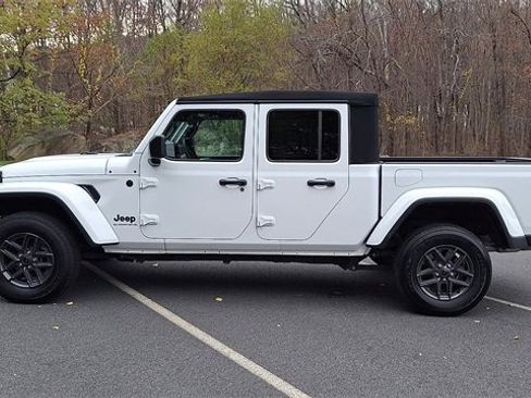 Used 2024 Jeep Gladiator Sport image 5