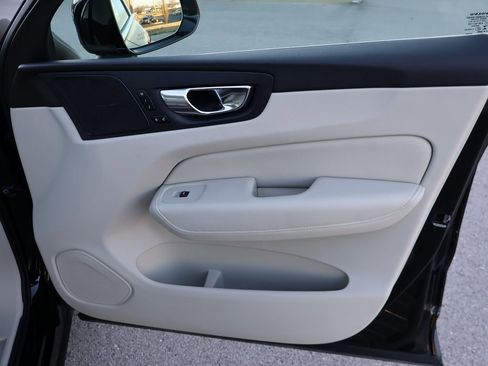 Used 2020 Volvo XC60 T5 Inscription image 13