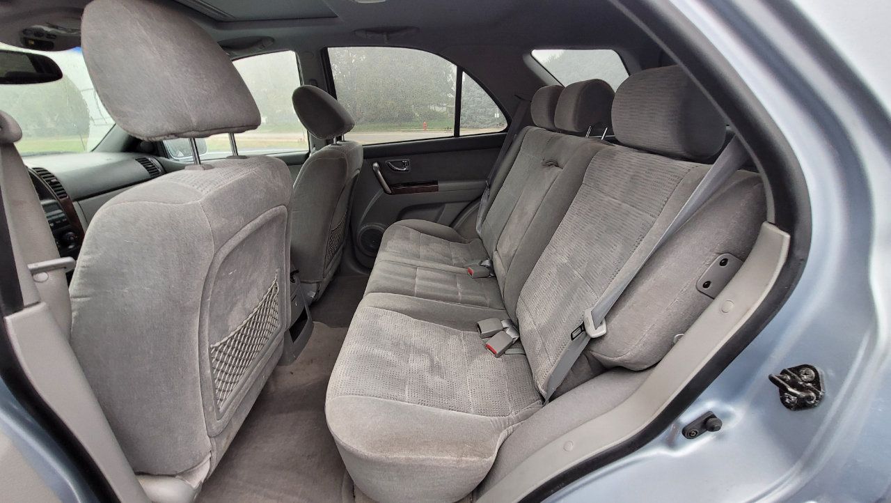 Used 2004 Kia Sorento 4WD image 16