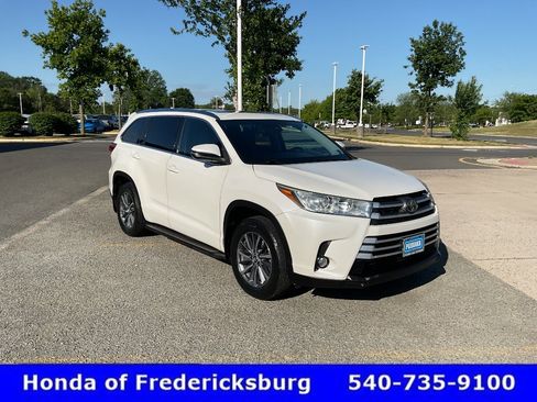 Used 2018 Toyota Highlander XLE AWD/4WD image 8