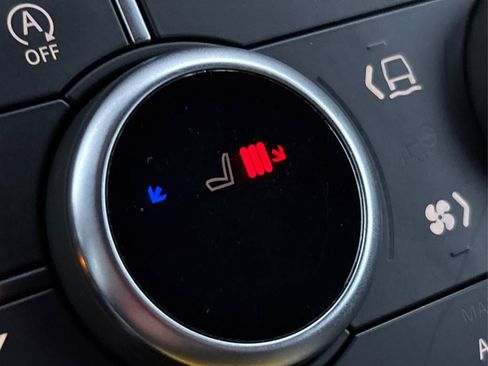 Used 2023 Land Rover Defender 90 S image 34